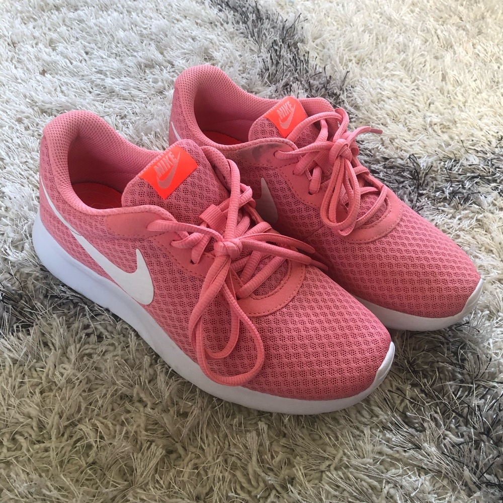 Pink Nike Tanjun - Women’s 7.5